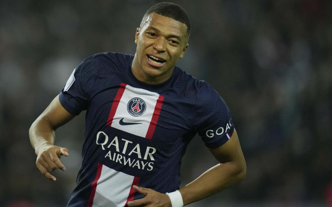 Mbappé esulta 