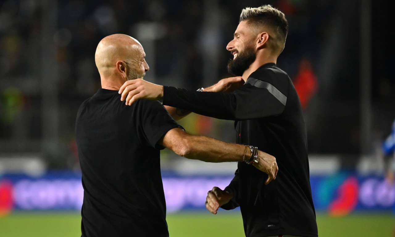 Giroud e Pioli si abbracciano