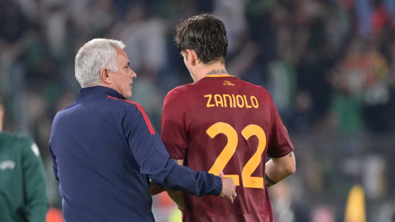 Mourinho accompagna Zaniolo Roma
