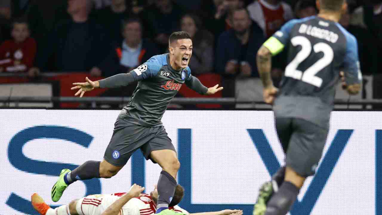 Raspadori esulta nella fantastica serata del Napoli contro l'Ajax 