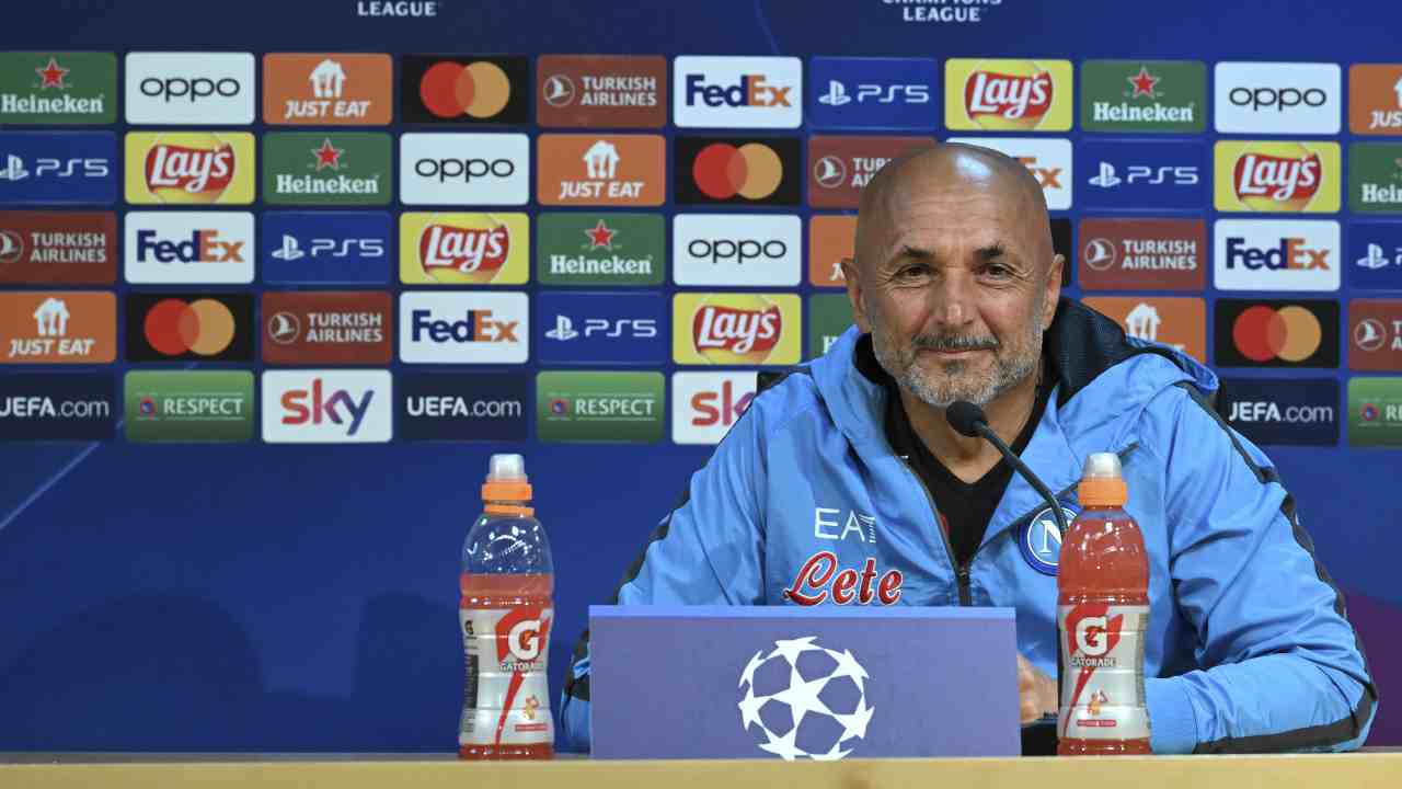 Spalletti felice durante la conferenza Napoli