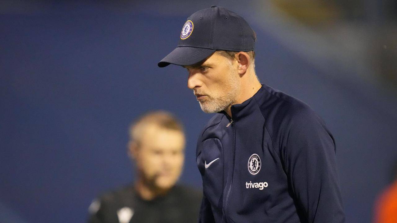 Tuchel pensieroso durante l'ultima esperienza al Chelsea 