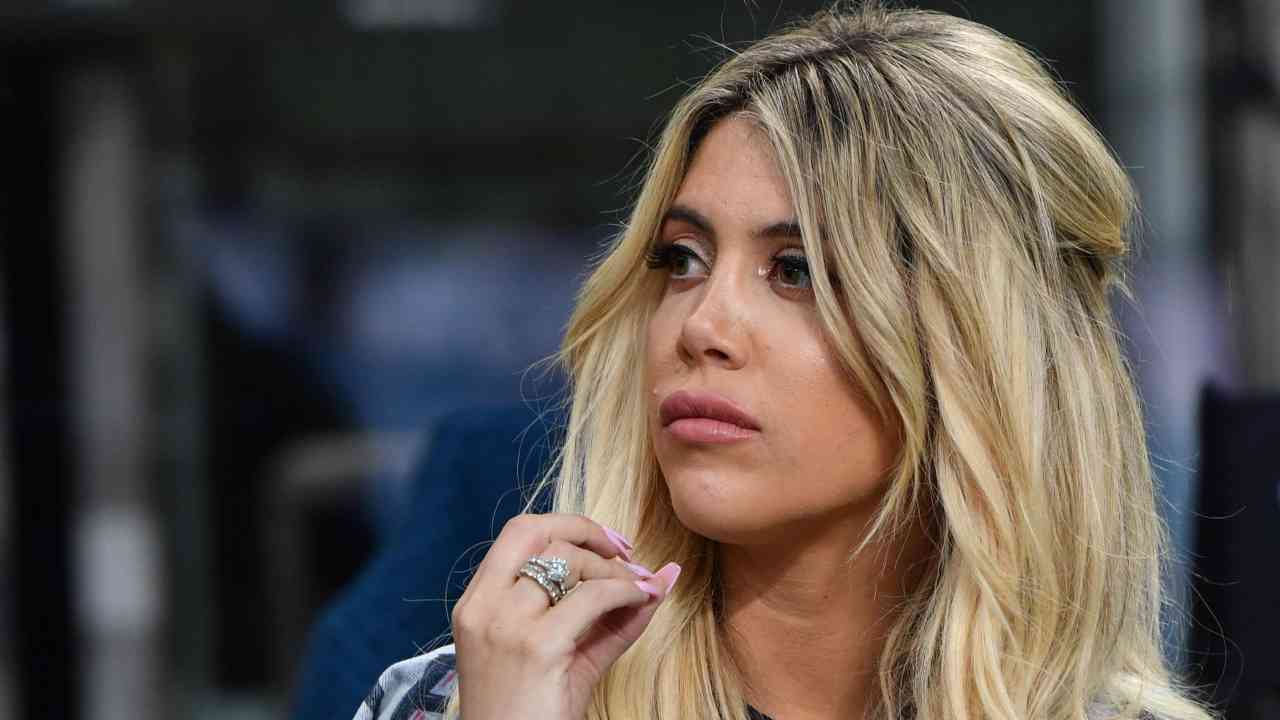 Wanda Nara perplessa per l'ultima mossa di Icardi: l'attaccante ha bloccato un assegno per lei 