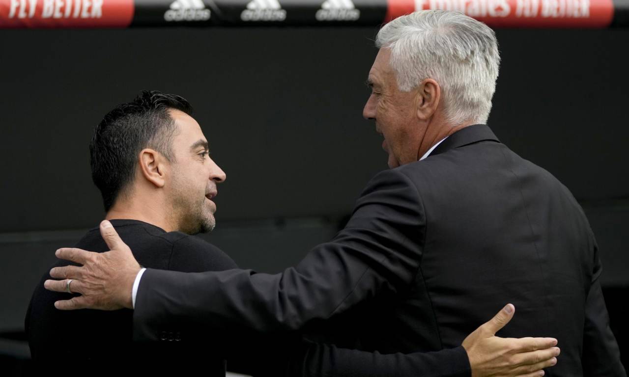 Xavi saluta Ancelotti 