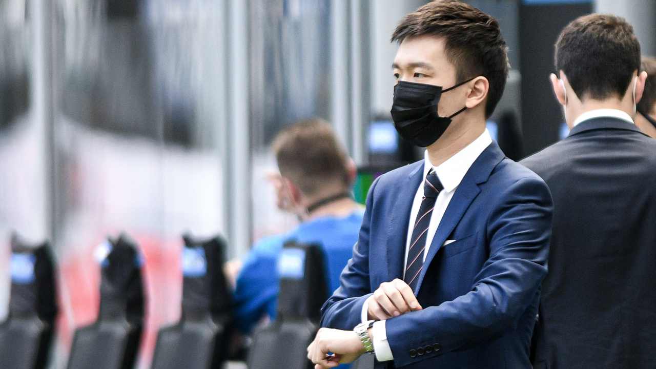 Zhang guarda verso il campo Inter