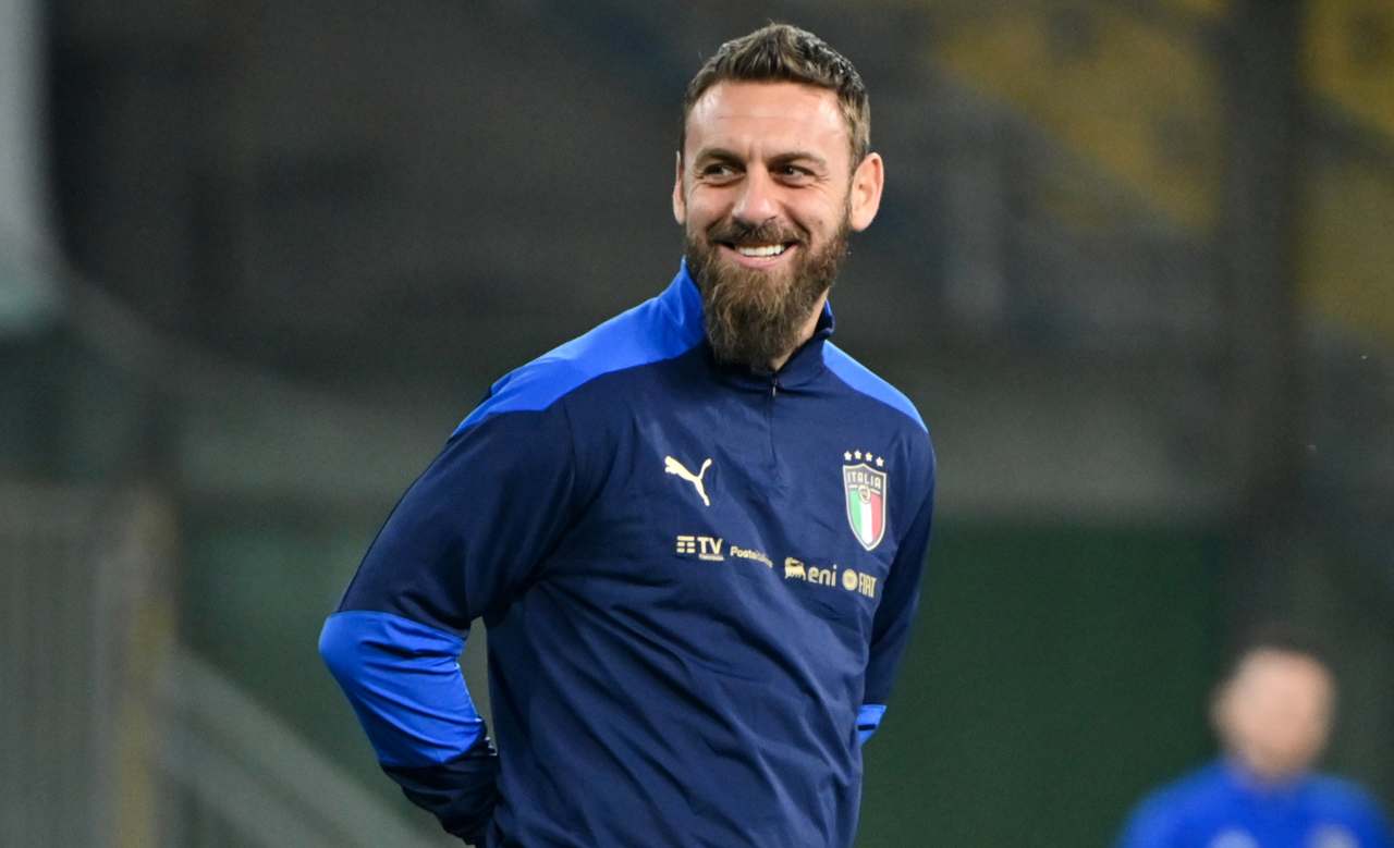 De Rossi con l'abbigliamento della Nazionale italiana