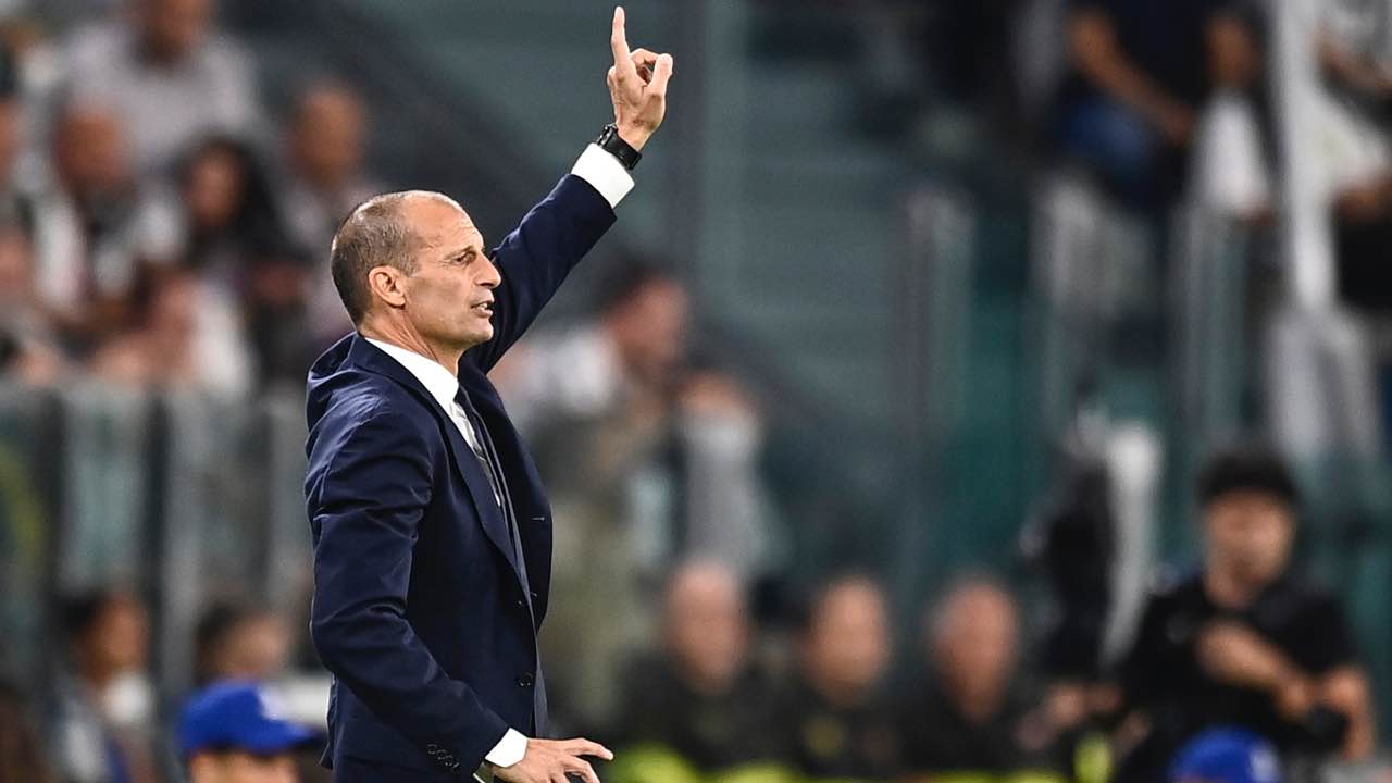 Massimiliano Allegri dà indicazioni