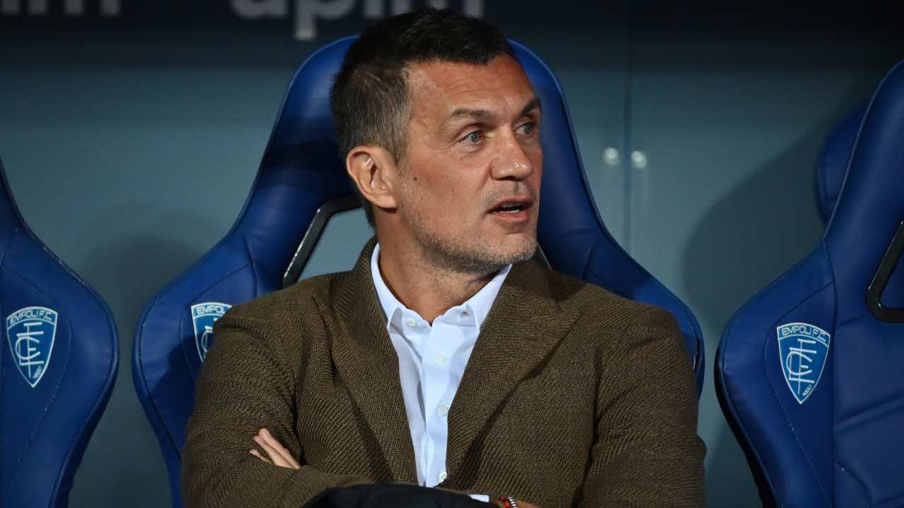 Paolo Maldini pensieroso