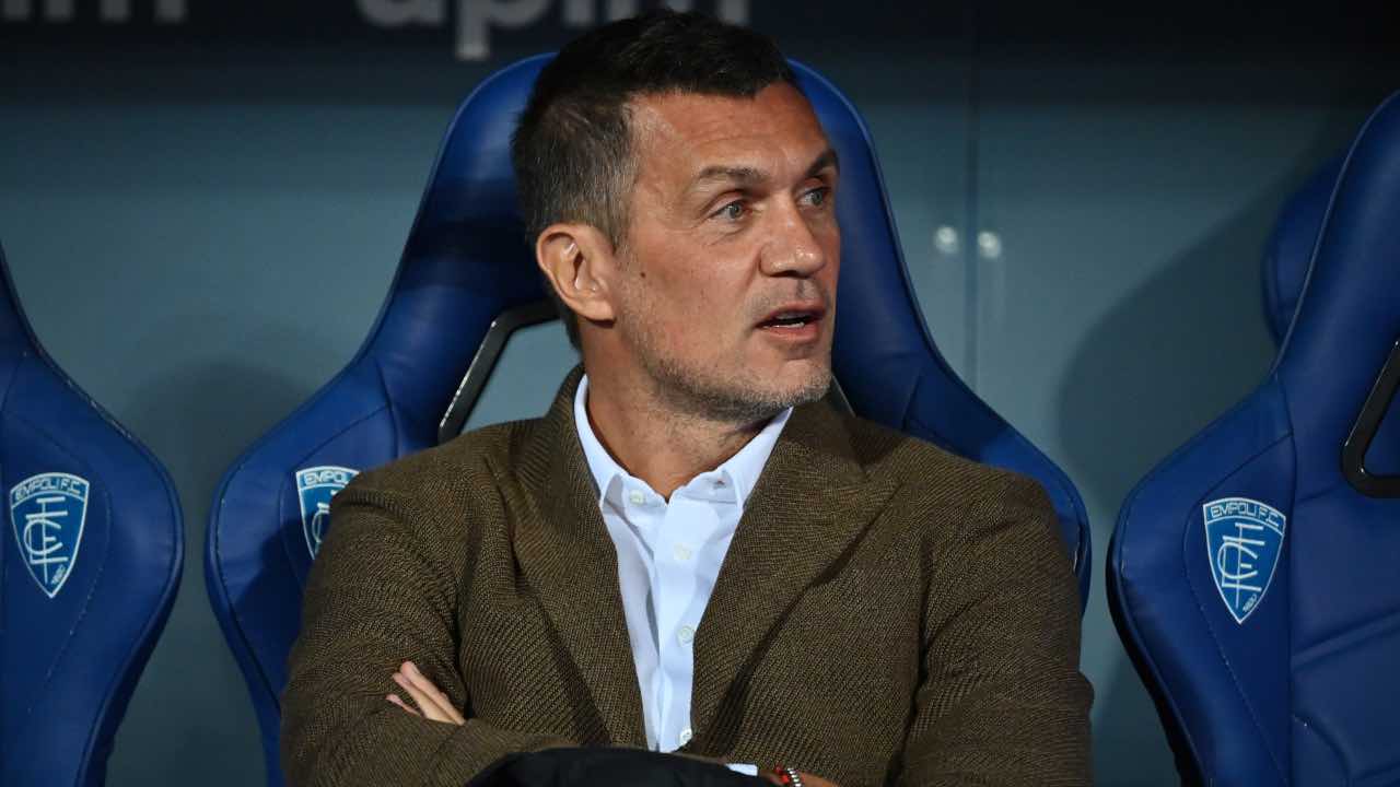 Paolo Maldini pensieroso