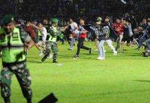 Un momento di tensione sul terreno di gioco: in Indonesia si parla di 180 morti dopo la sfida tra due squadre rivali