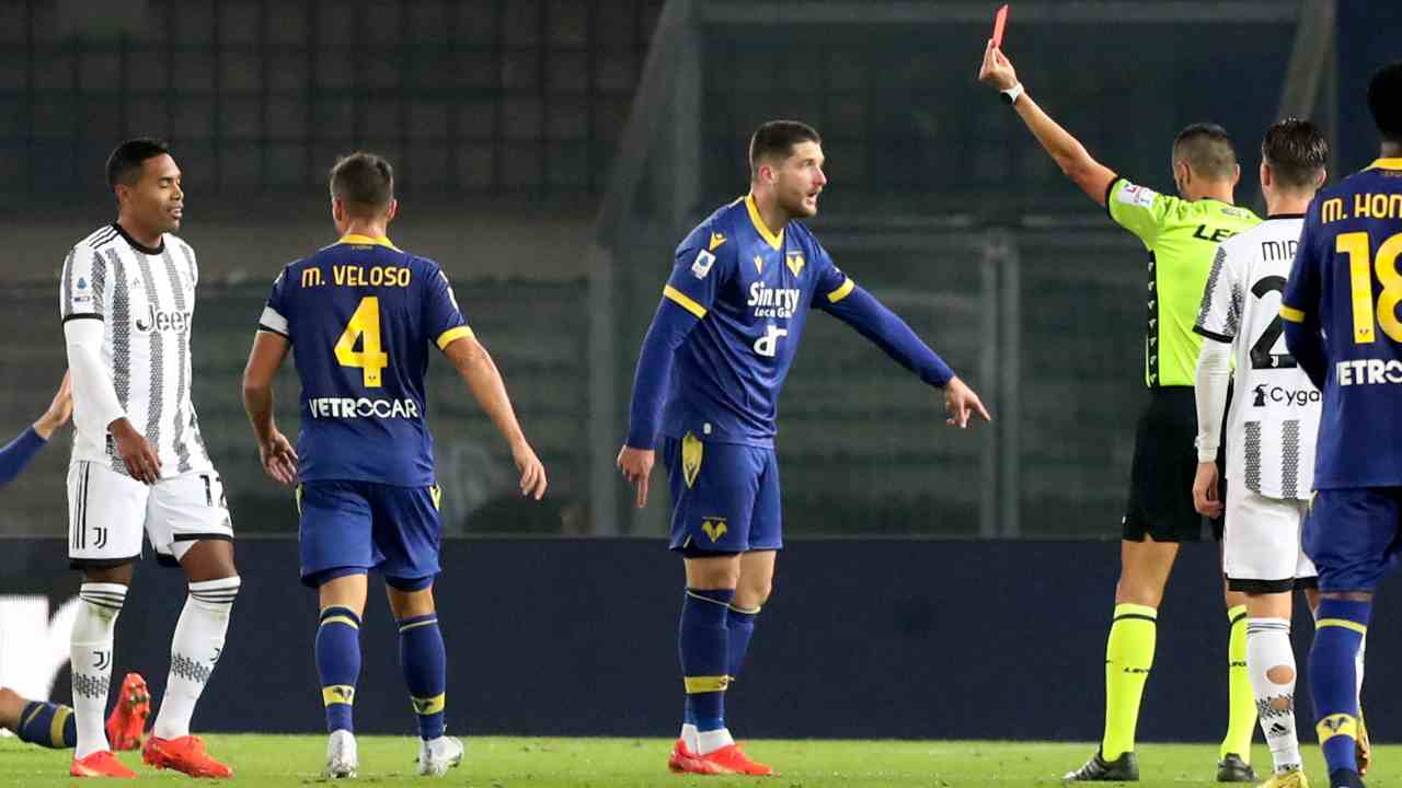 Alex Sandro espulso in Verona-Juventus