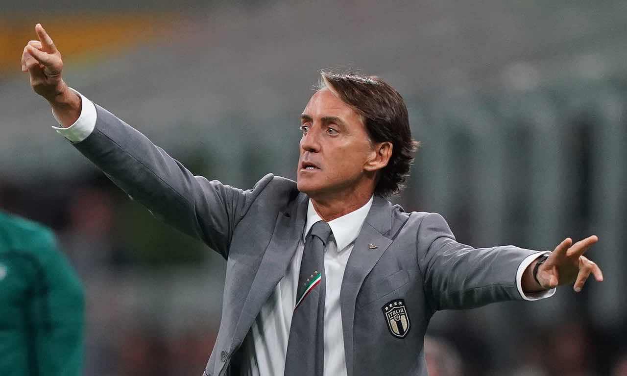 Mancini dà indicazioni ai suoi