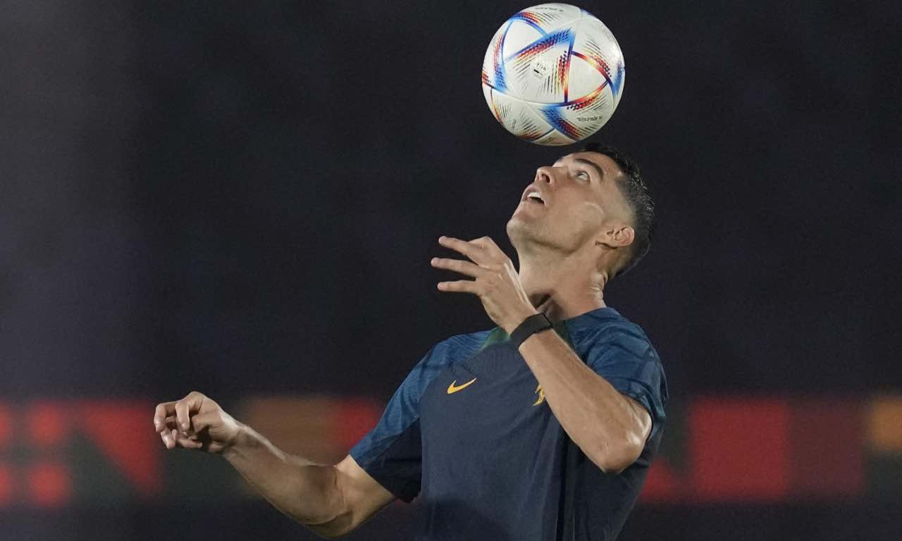 Cristiano Ronaldo gioca col pallone