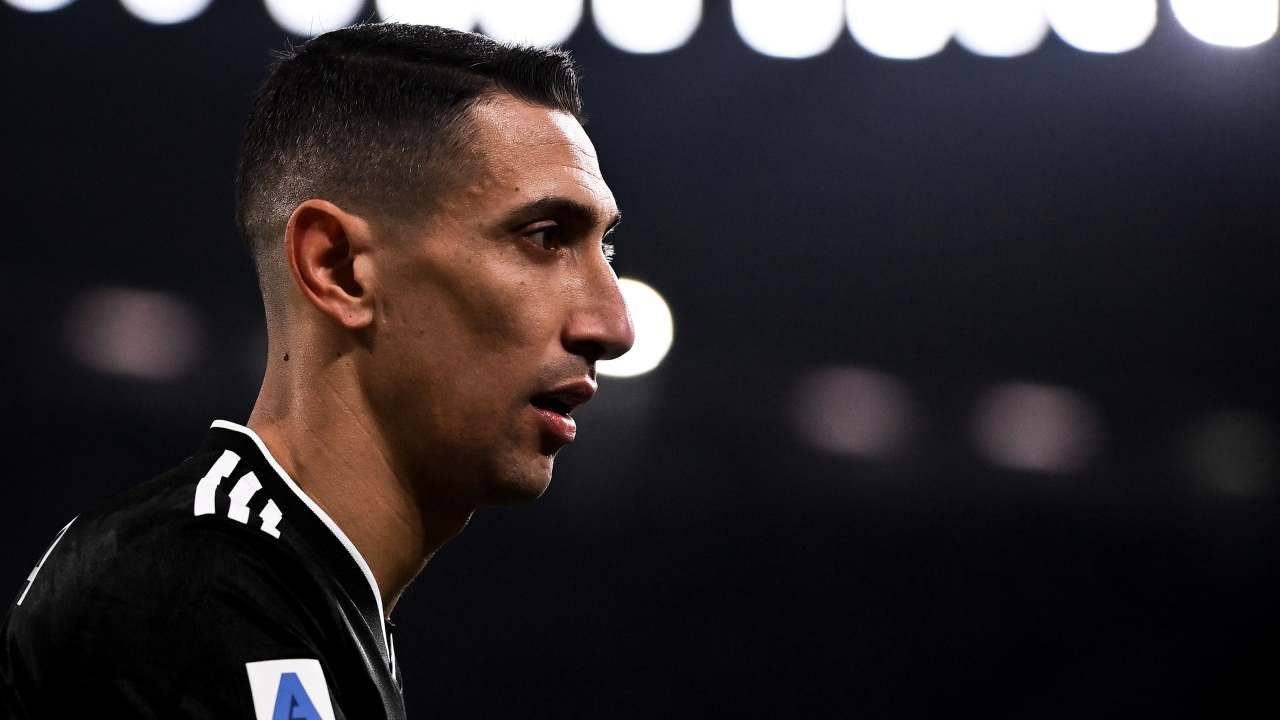 Di Maria raggiunge il raduno dell'Argentina ma i tifosi della Juventus sono insoddisfatti per la sua scarsa presenza in campo 