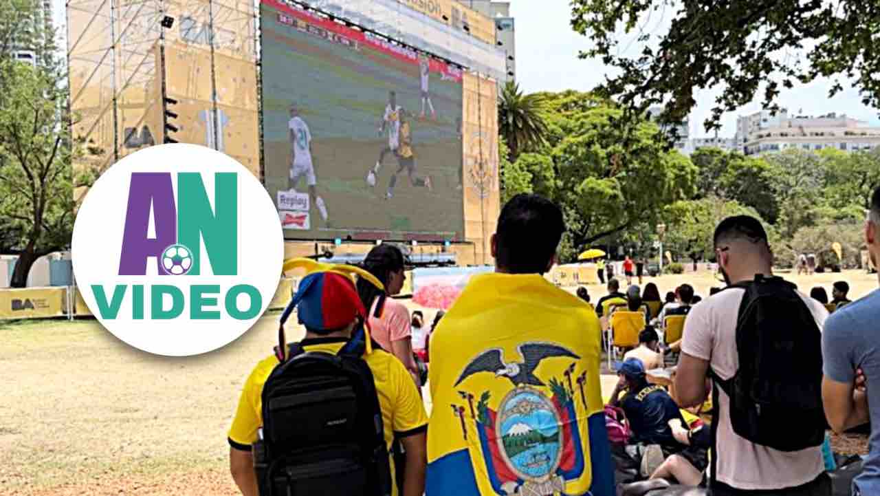 Tifosi dell'Ecuador seguono la sfida contro il Senegal in Argentina