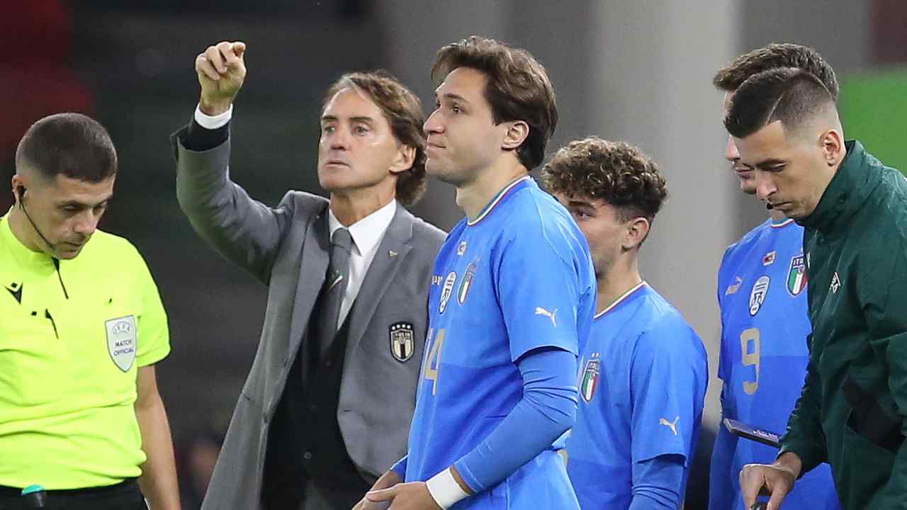 Mancini, Chiesa e Pafundi durante i cambi Italia