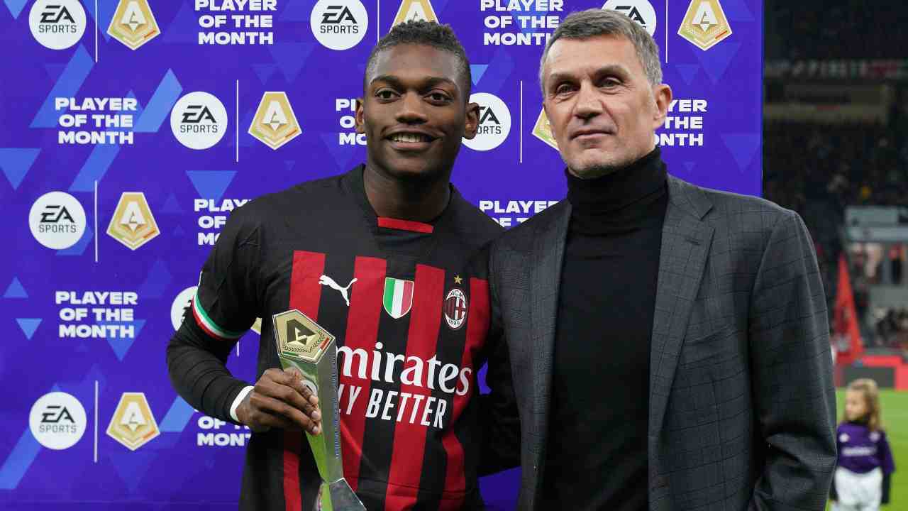 Leao premiato con Maldini Milan 