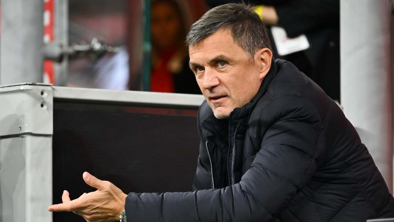 Maldini a bordocampo Milan