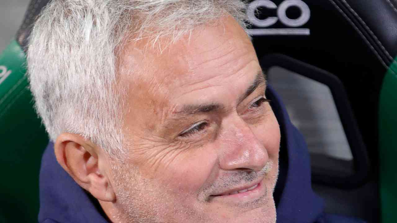 Mourinho sorridente: un ex vuole tornare alla Roma