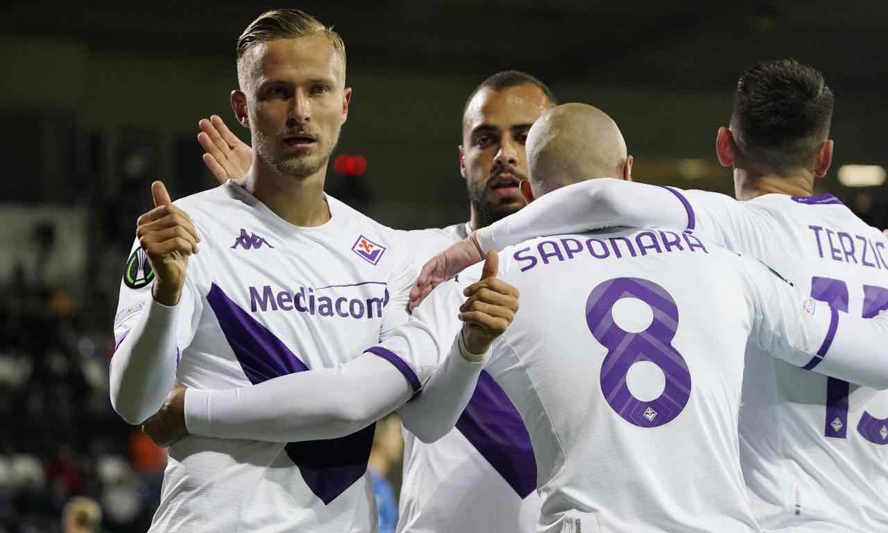 La Fiorentina festeggia la rete al Riga