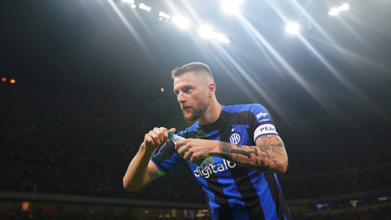 Skriniar beve in campo Inter