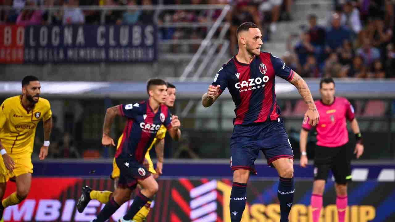 Il Bologna festeggia dopo un gol