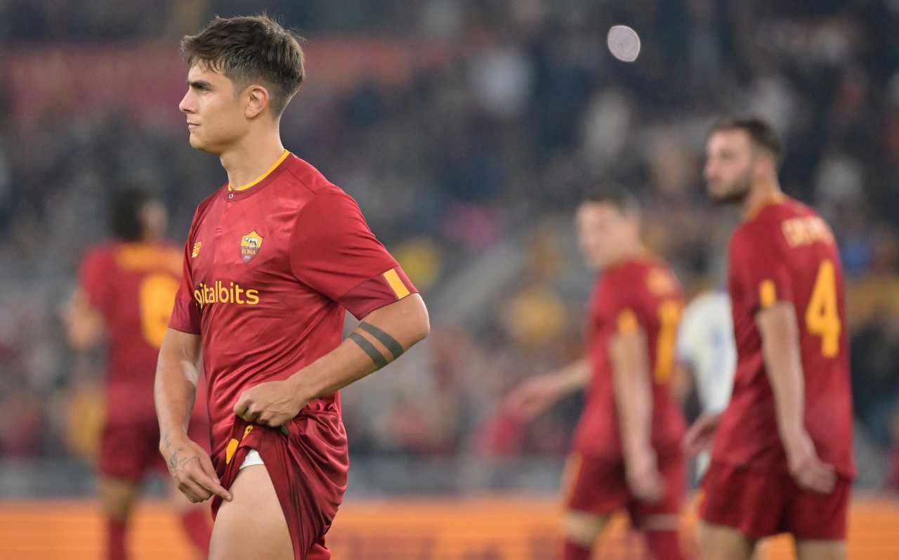 Roma, Dybala si tocca la coscia