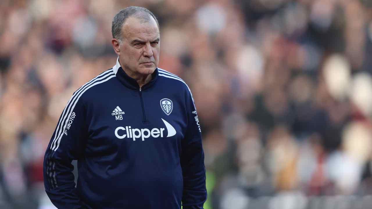 Marcelo Bielsa pensieroso