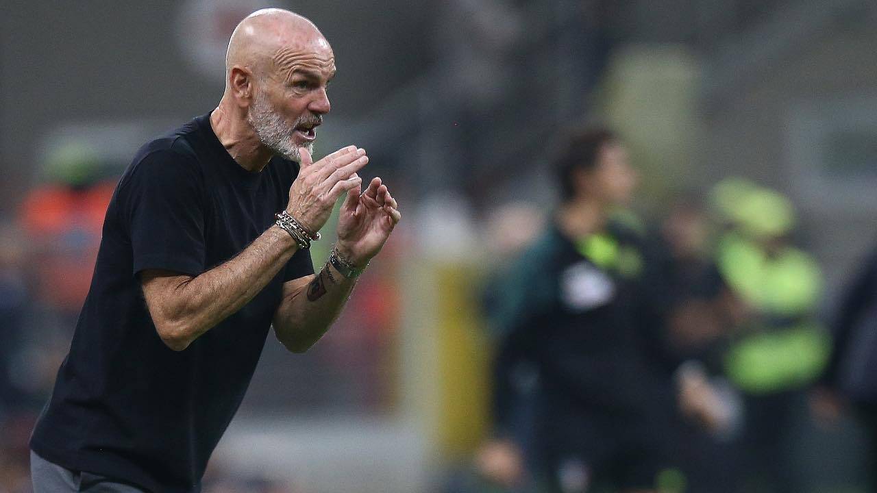 Stefano Pioli dà indicazioni 