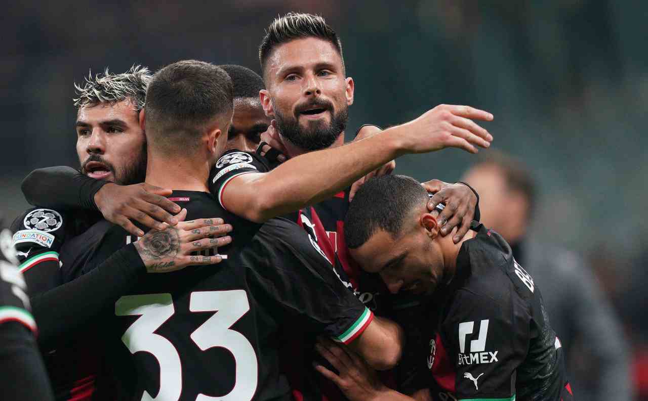 I calciatori del Milan esultano dopo la qualificazione agli ottavi
