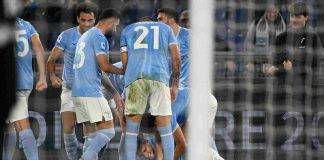Lazio, la squadra travolge Romero durante l'esultanza