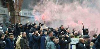 Manchester United, tifosi in protesta contro la società