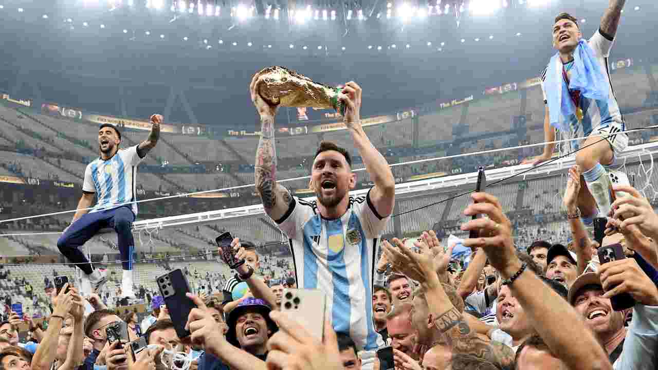 Messi solleva la coppa Argentina