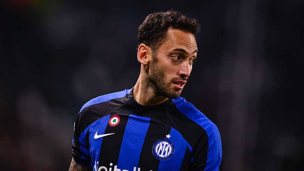 Calhanoglu osserva