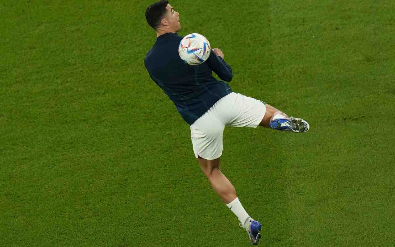 Ronaldo calcia il pallone