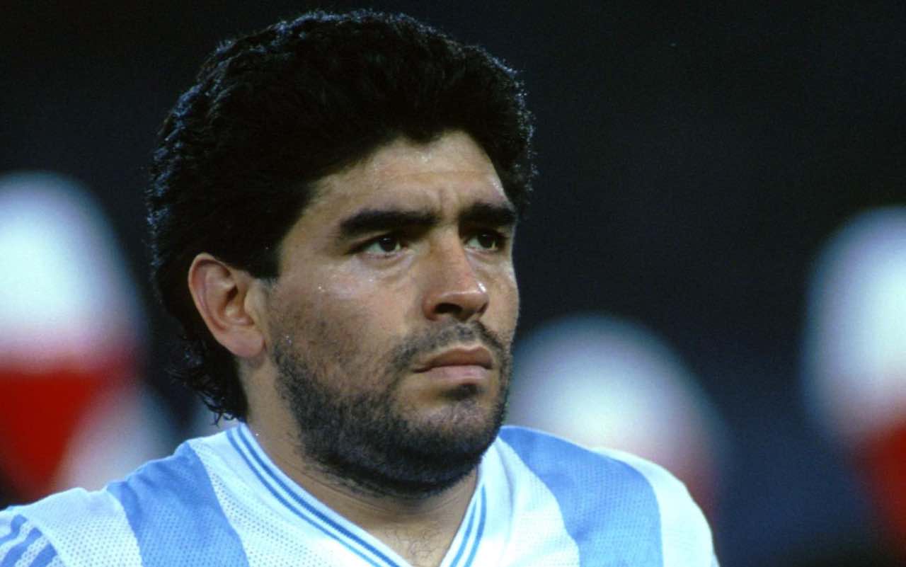 Maradona in campo a USA '94 con l'Argentina