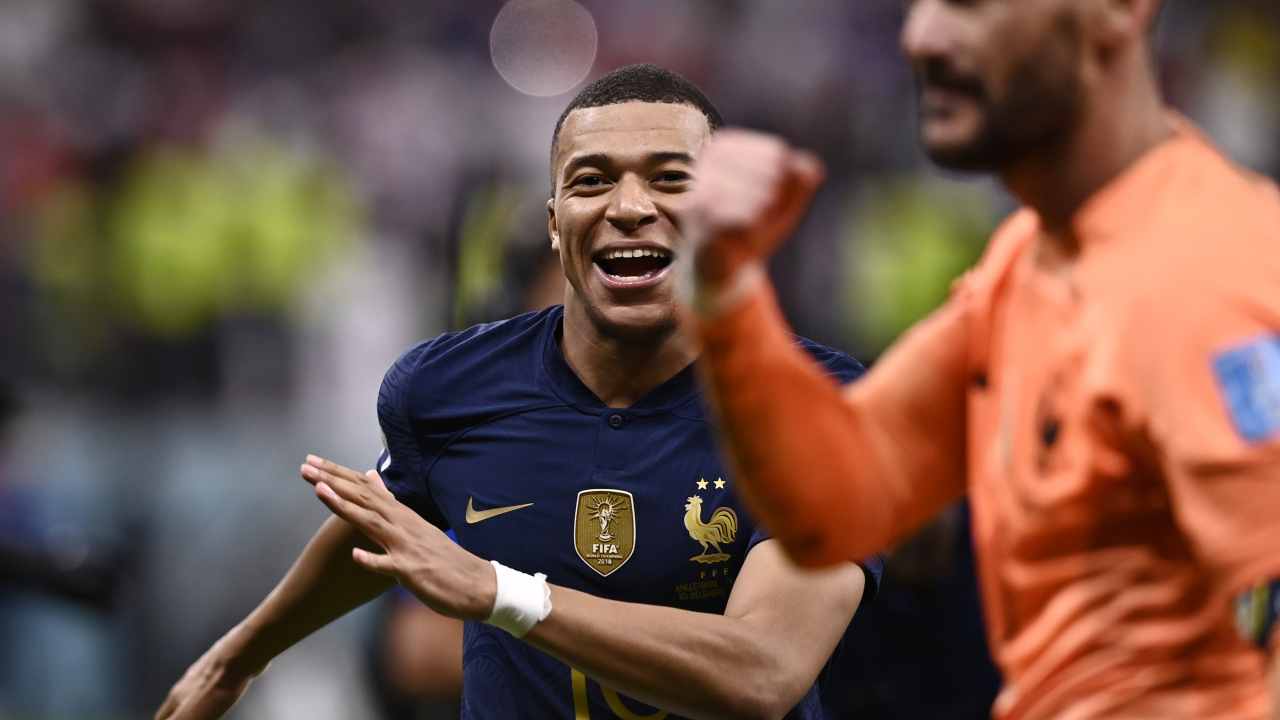 Mbappé esulta