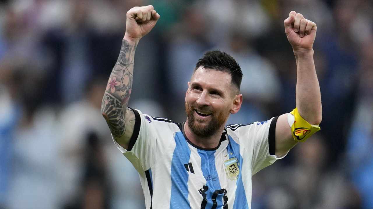 Messi esulta