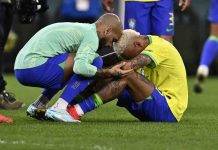 Neymar consolato da Dani Alves: lacrime amare per 'O'Ney'