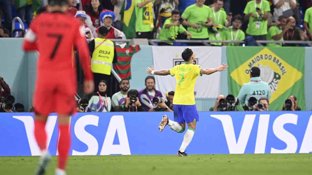 Paquetà esulta dopo il gol Brasile