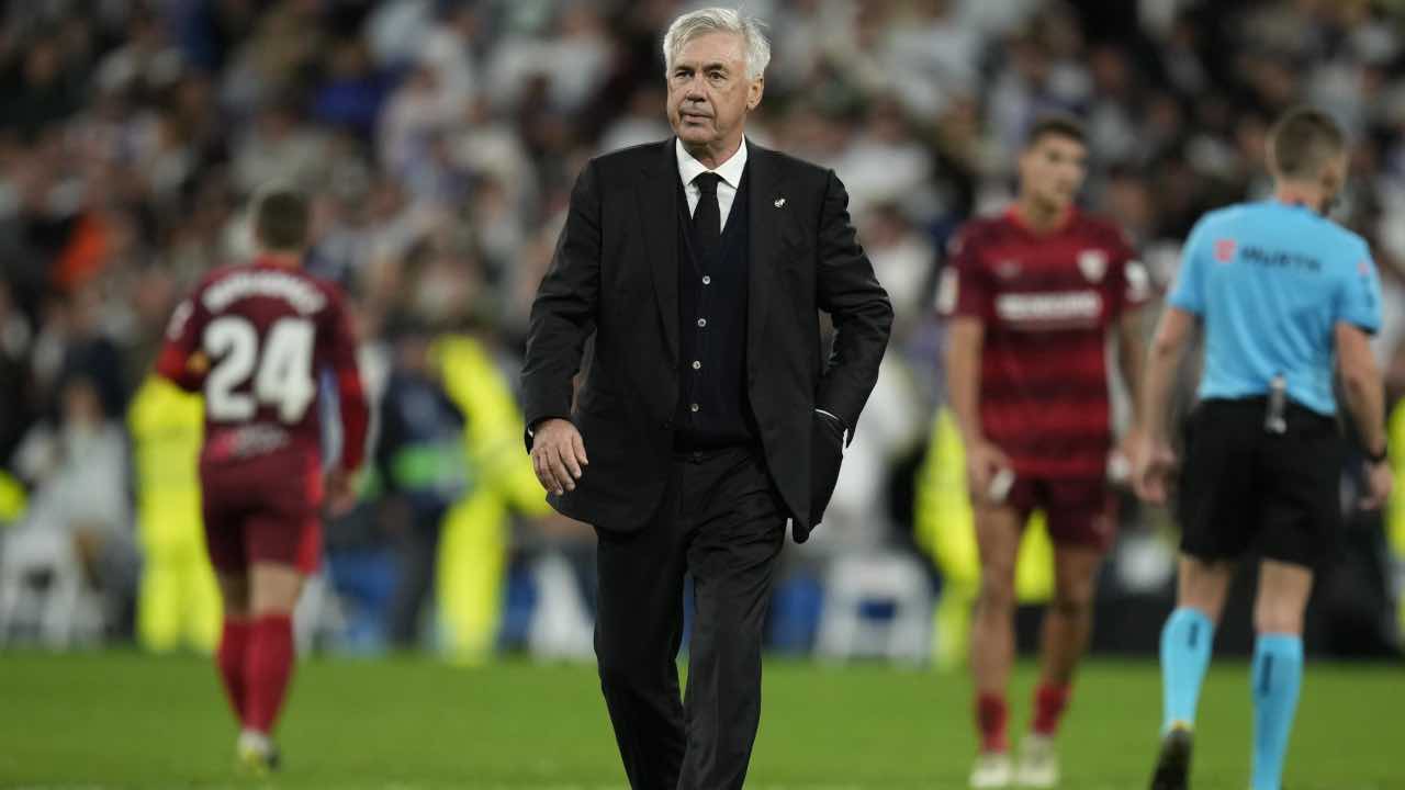 Carlo Ancelotti pensieroso