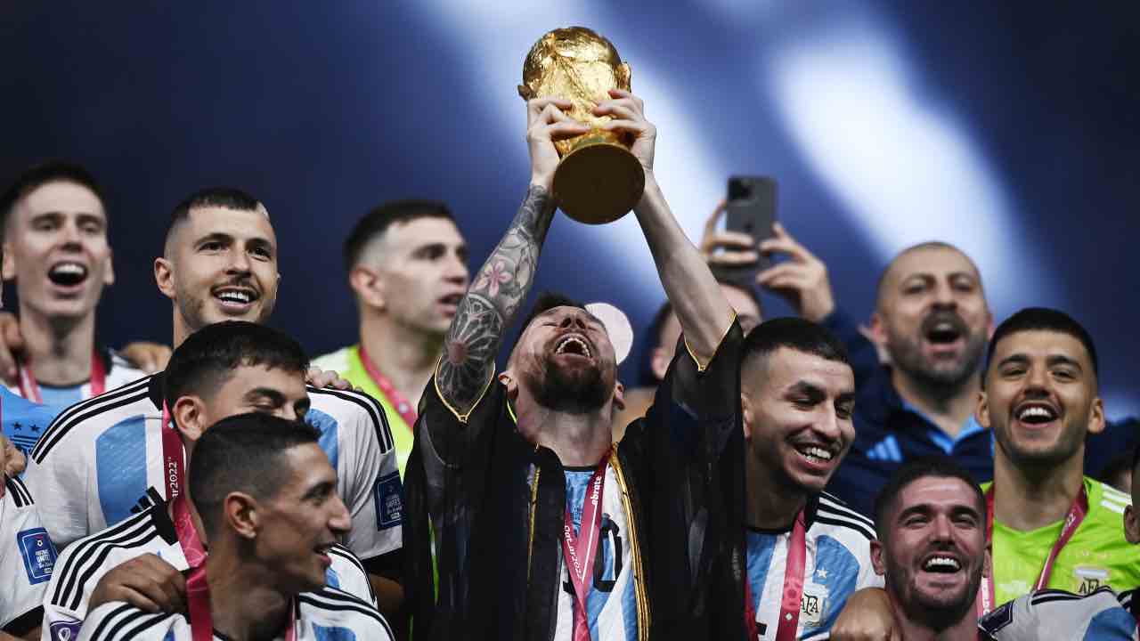 Messi alza la coppa