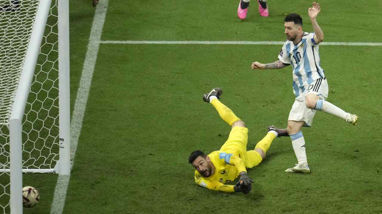 Messi e Lloris in campo