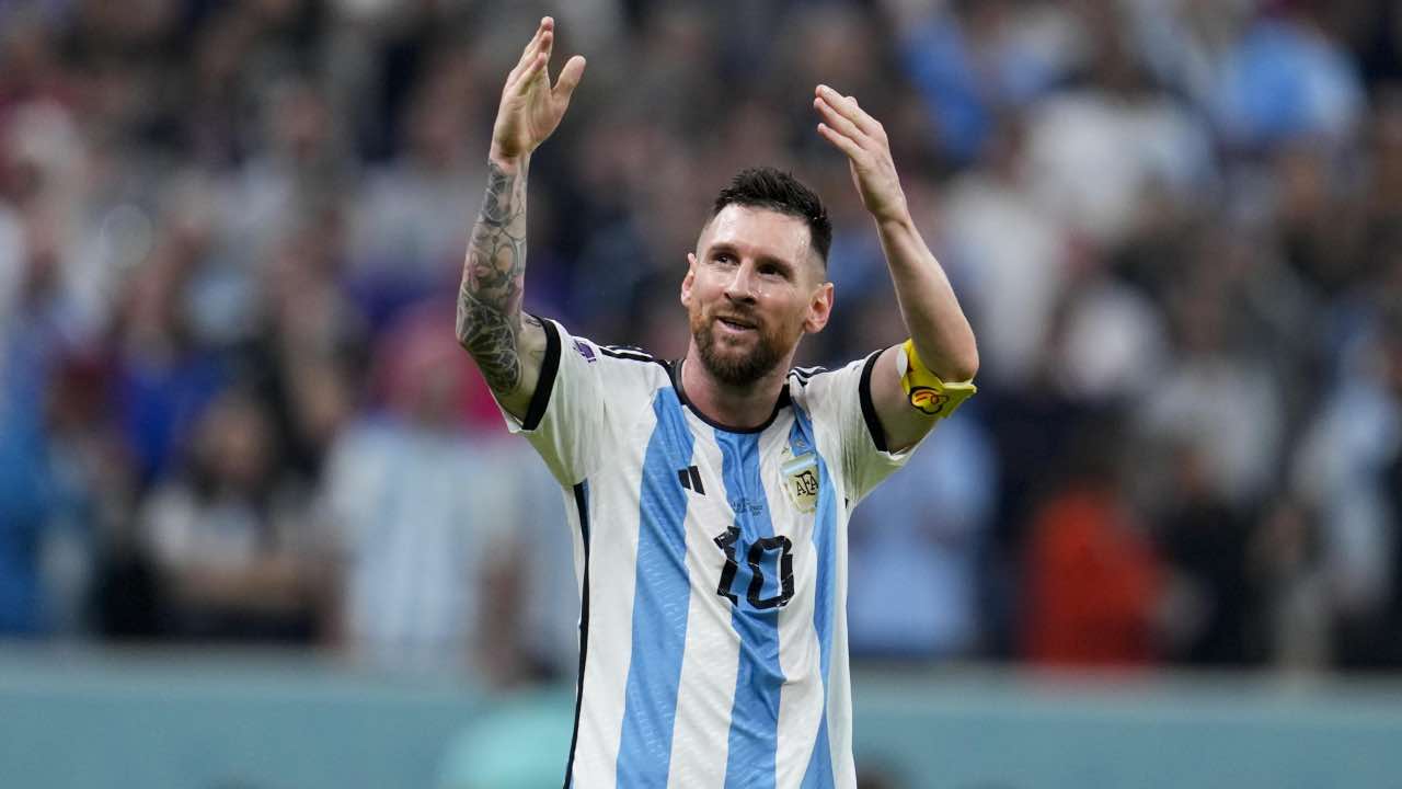 Lionel Messi esulta