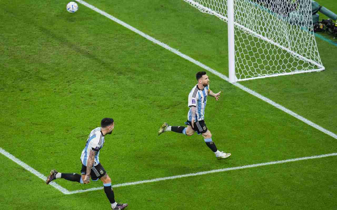 Messi esulta