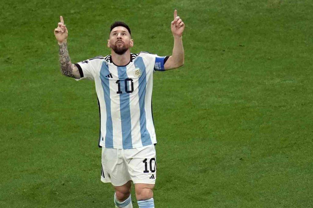 Messi esulta con la maglia dell'Argentina