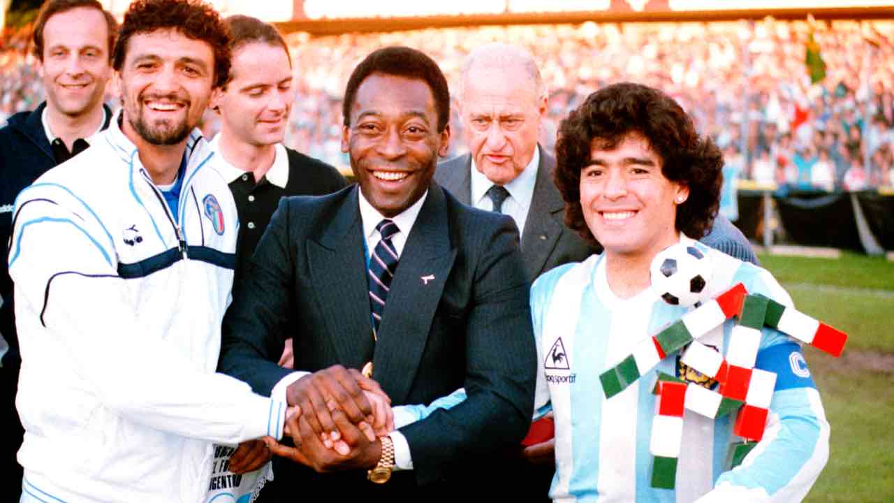 Pele e Maradona sorridenti