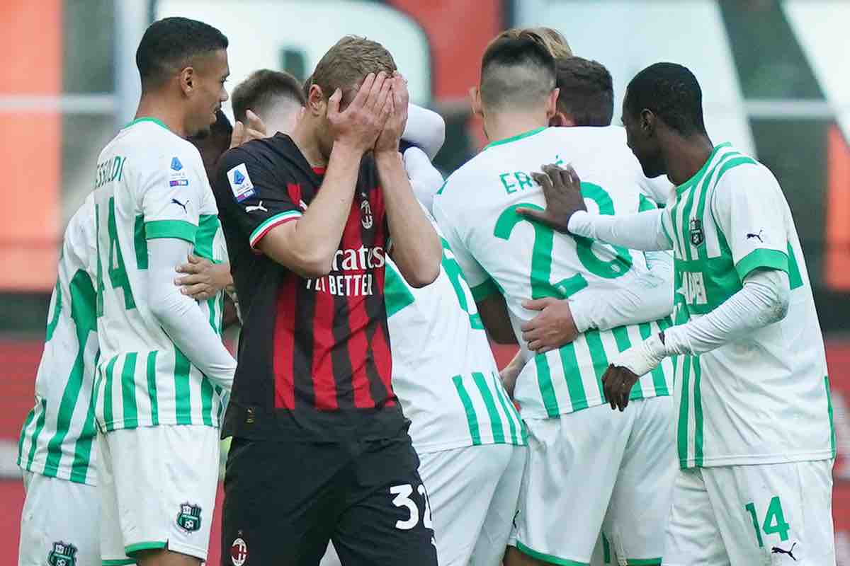 Milan-Sassuolo, Pobega con le mani al volto