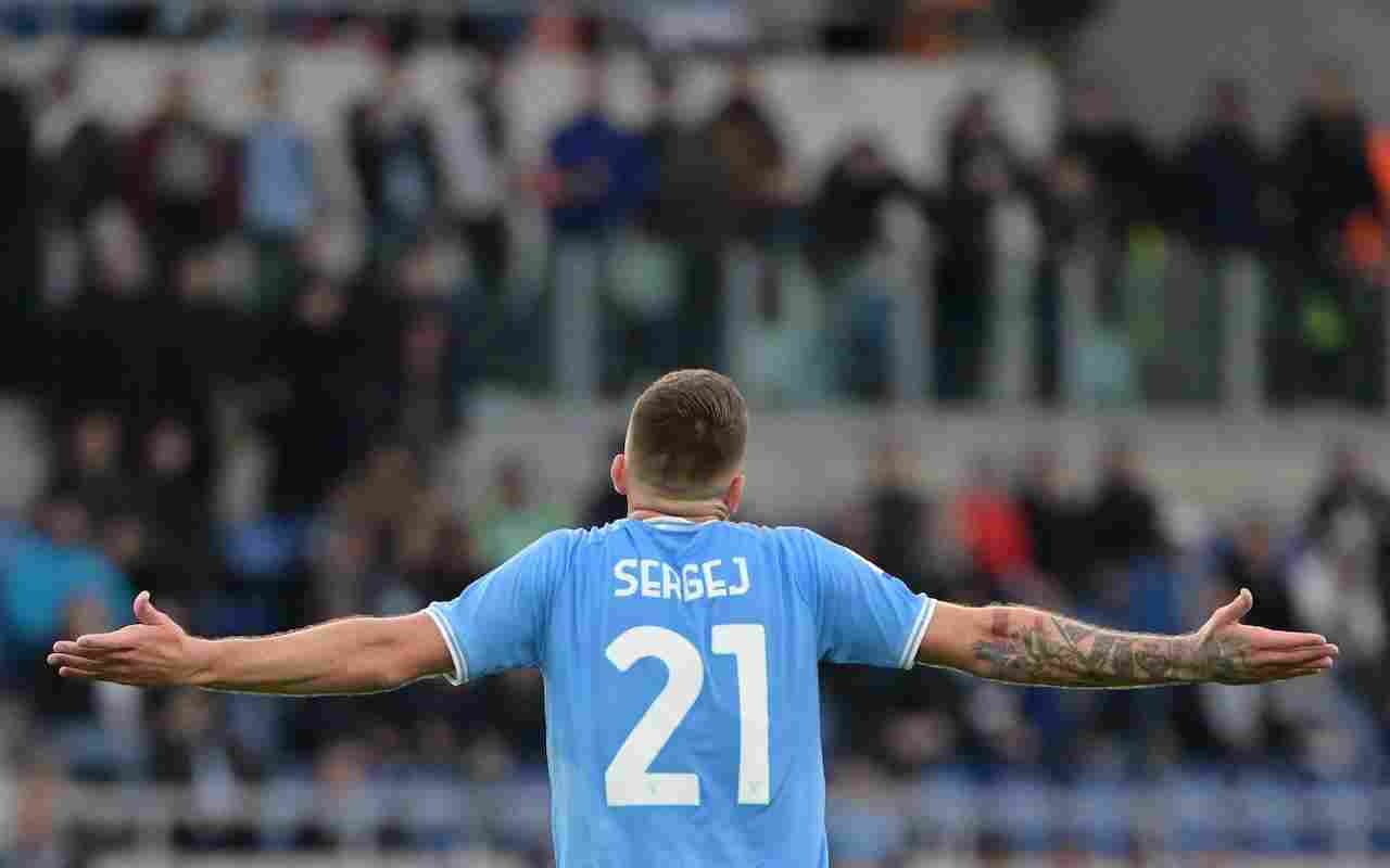 Milinkovic Savic allarga le braccia