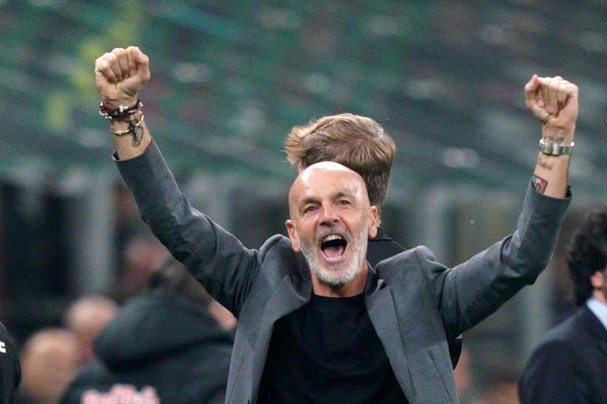 Pioli festeggia a bordo campo